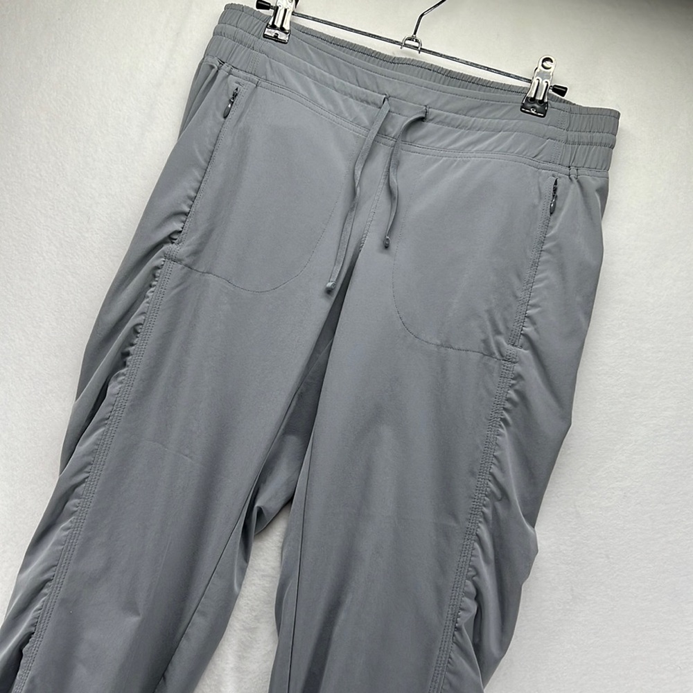 Athleta La Viva Cropped Jogger Size 6